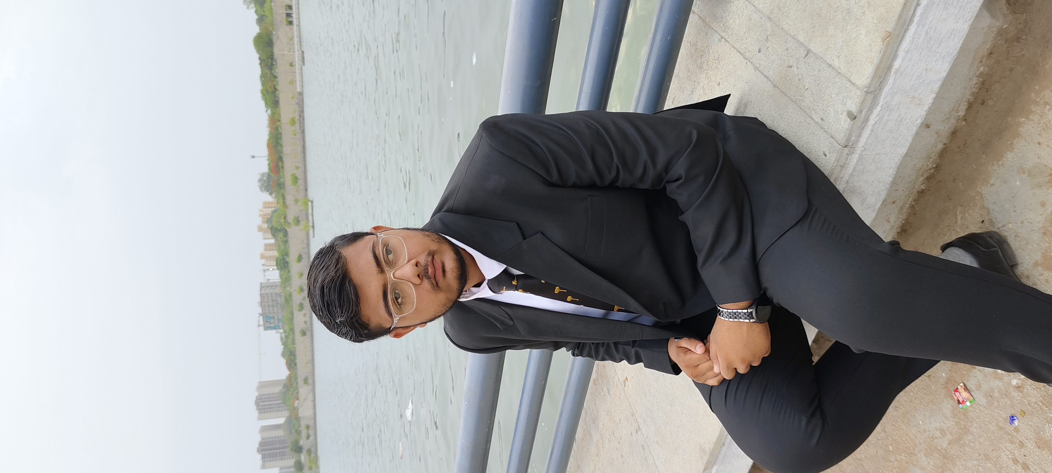 leader-img