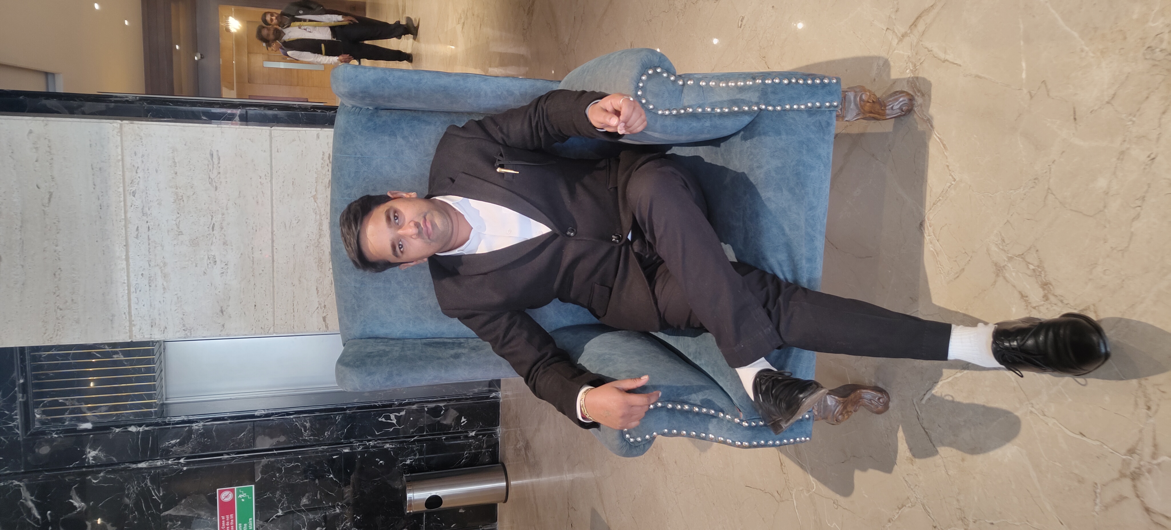 leader-img